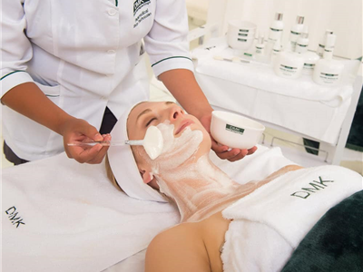 DMK Lifting Therapy Facial   